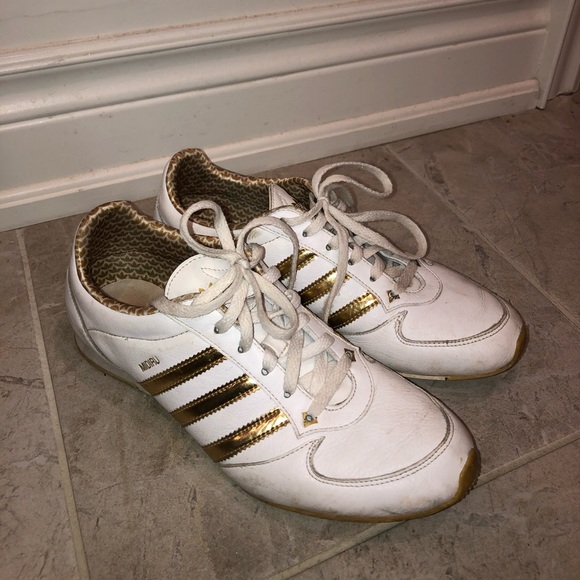 Running shoes & soccer cleats - Picture 5 of 6